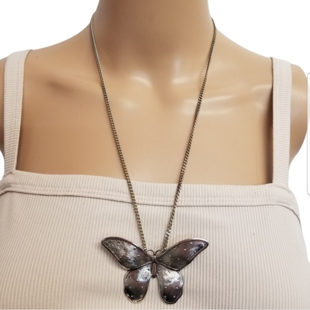 VINTAGE SILVERTONE BUTTERFLY PENDANT & CURB CHAIN NECKLACE